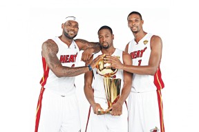 Milan Sports-网坛天王跨界震撼NBA！德约科维奇雄鹿比赛中惊艳回归，防守端神勇表现引爆全场热议