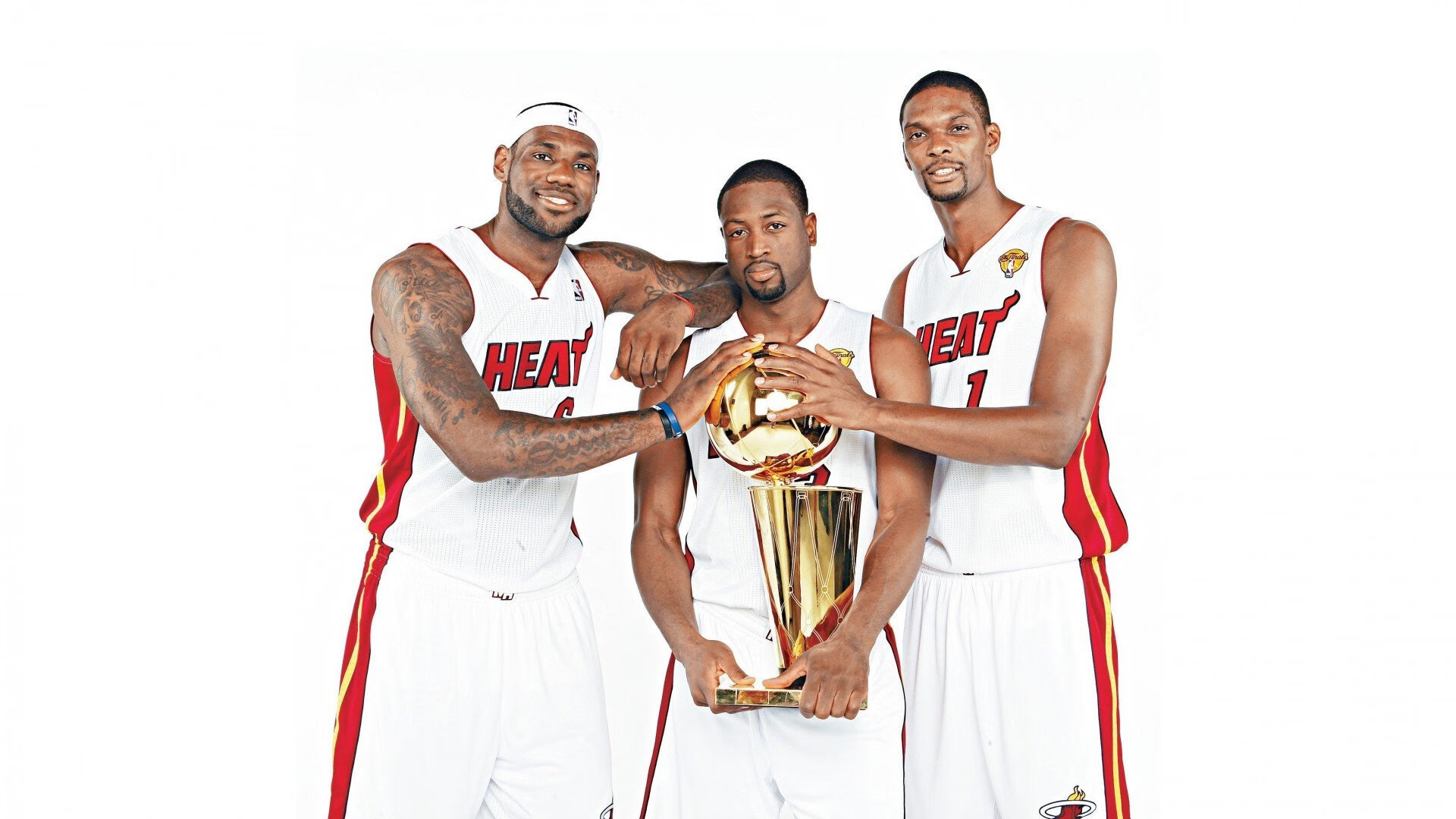 网坛天王跨界震撼NBA!德约科维奇雄鹿比赛中惊艳回归,防守端神勇表现引爆全场热议